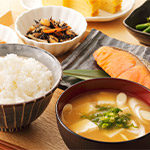 A Japanese meal of soup, fish, rice and vegetables.